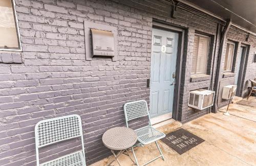 Melrose House | Trendy Studio for 4 with Community Pool