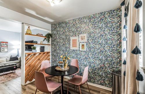 Melrose House | Trendy Studio for 4 with Community Pool