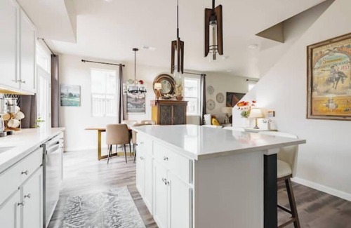 Lakewood House | Trendy Townhouse near Golden and Red Rocks!