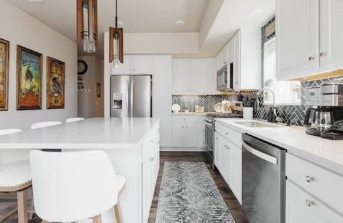 Lakewood House | Trendy Townhouse near Golden and Red Rocks!