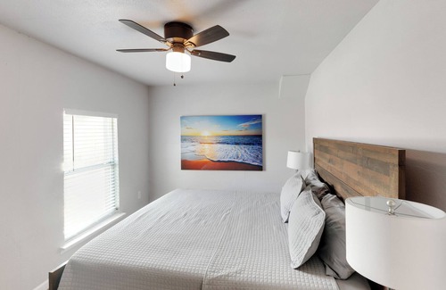 Fort Worth House | Trendy Tranquil - Sunset View - Nearby Atrractions