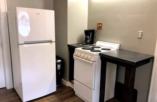 Evansville House | Trendy Two bedroom home centrally located near UE