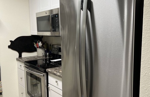 Airport Heights Community Council Condo | Trendy Updated Centrally located Condo