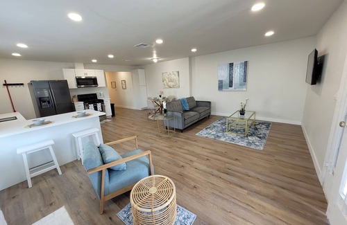 Park Mesa Heights House | Trendy Upscale Newly Remodeled - 15 Min to Beach, Downtown or Airport