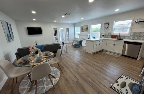 Park Mesa Heights House | Trendy Upscale Newly Remodeled - 15 Min to Beach, Downtown or Airport