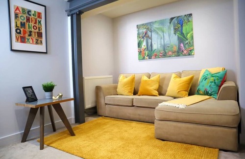 Bournemouth City Centre Apartment | Trendy Urban Split level Apartment - Netflix&WiFi