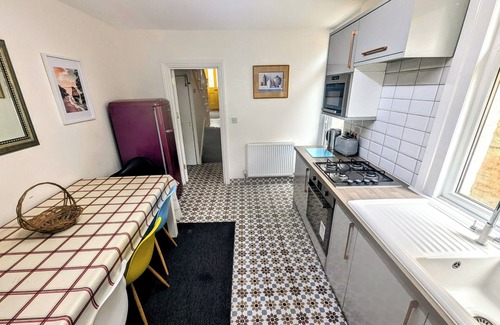 Stoke Newington House | Trendy vintage 5/6 bed 2 bath family house central London
