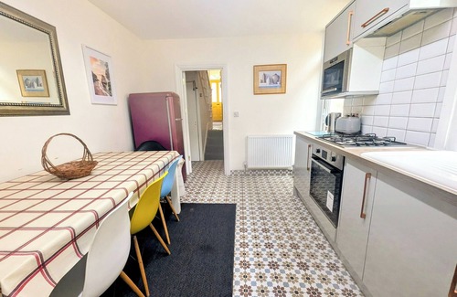 Stoke Newington House | Trendy vintage 5/6 bed 2 bath family house central London