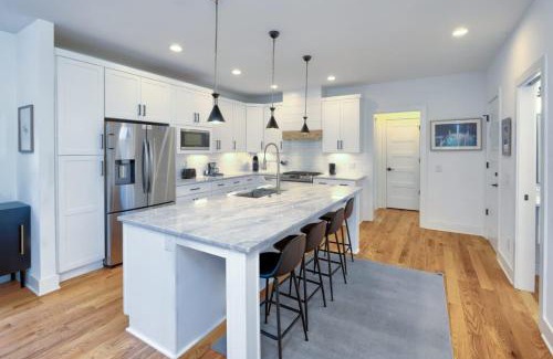 Chestnut Hill House | Trendy WeHo Home - Near DT Nashville
