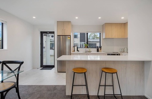 Trentham House | Trentham Jewel: Stylish 2-BR Retreat