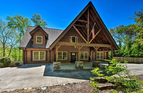 Trenton House | Trenton Cabin with Hot Tub - 14 Mi to Lookout Mtn!
