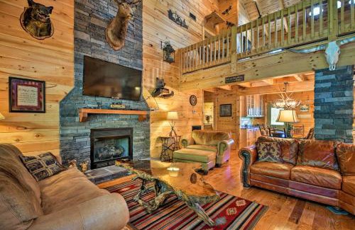 Trenton House | Trenton Cabin with Hot Tub - 14 Mi to Lookout Mtn!