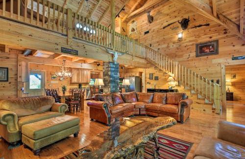 Trenton House | Trenton Cabin with Hot Tub - 14 Mi to Lookout Mtn!