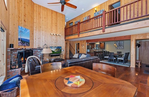 Green Valley Lake House | Tres Patos - Lakefront Stay for 8
