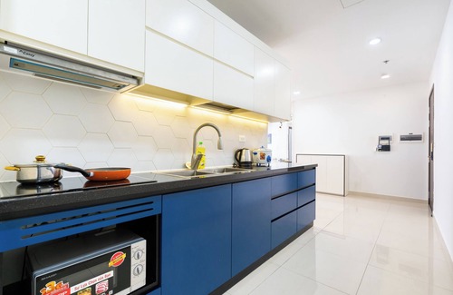 Bach Dang Riverside Apartment | Tresor 3 bedrooms with pool gym in center