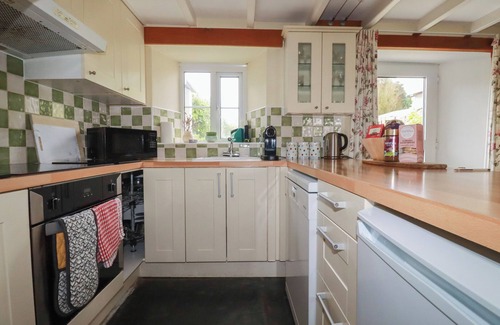 Saint Gennys Cottage | TREVEAN, pet friendly, with open fire in Crackington Haven