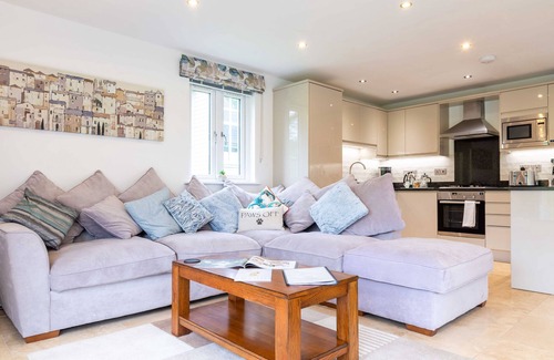 St Austell Cottage | Trewhiddle Villa 21 - a trewhiddle that sleeps 6 guests in 3 bedrooms