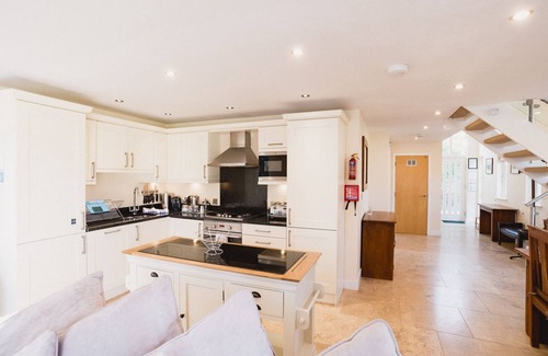 St Austell Cottage | Trewhiddle Villa 31 - a trewhiddle that sleeps 6 guests in 3 bedrooms
