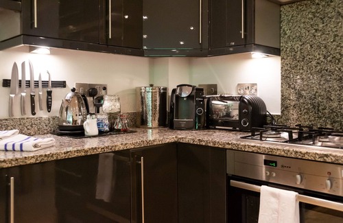 St Austell Cottage | Trewhiddle Villa 17 - a trewhiddle that sleeps 7 guests in 4 bedrooms