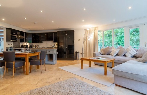 St Austell Cottage | Trewhiddle Villa 11 - a trewhiddle that sleeps 7 guests in 4 bedrooms