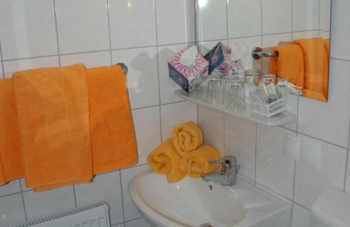 Klopein Bed & Breakfast | Triple room, balcony, garden side - Pension Agnes
