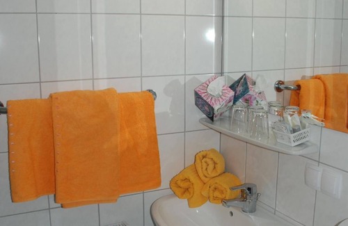 Klopein Bed & Breakfast | Triple room, balcony, garden side - Pension Agnes