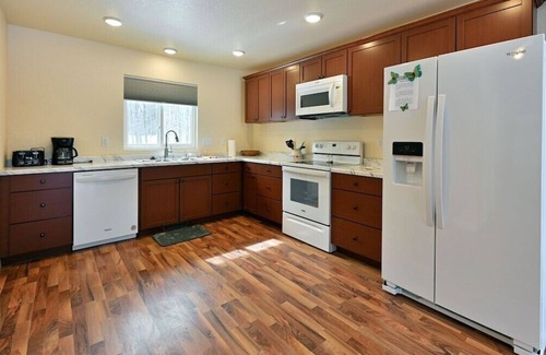 Hayward House | TRI Lake Duplex Side B Unit 2 (Winter Special!)