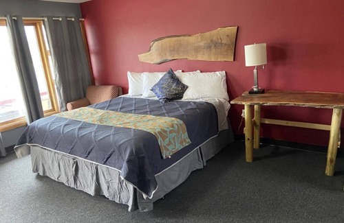 Dickeyville Hotel | Tri-States Wood Inn