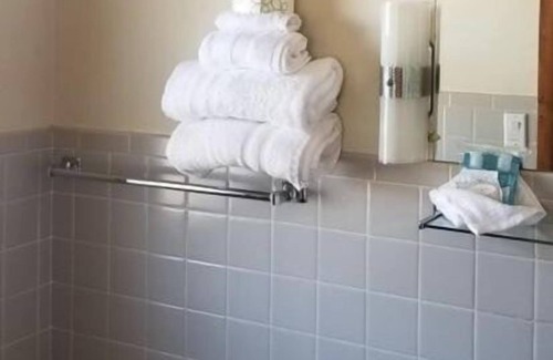 Dickeyville Hotel | Tri-States Wood Inn