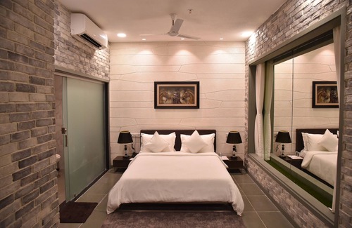 Ahmedabad Hotel | Tribecca Select