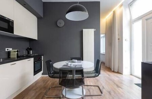 Tricolore Apartment | Tricolor Square Modern Two-room apartment