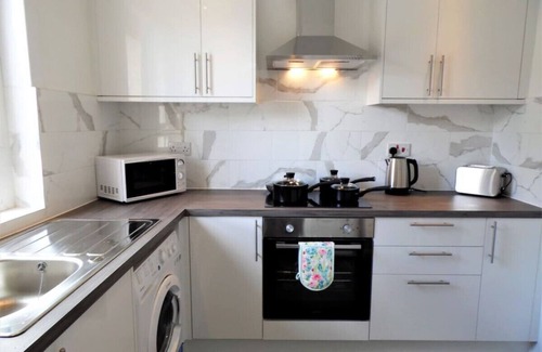 Paisley Apartment | Trident Apartment - newly renovated bright and airy flat located in a very convenient central area.