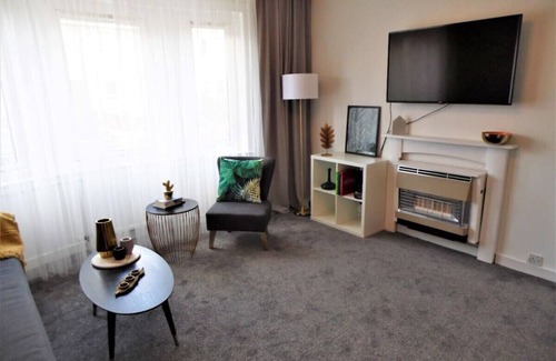 Paisley Apartment | Trident Apartment - newly renovated bright and airy flat located in a very convenient central area.