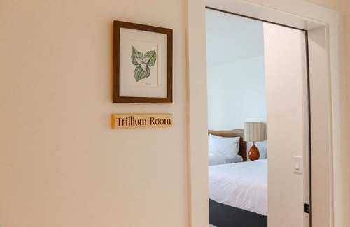 Gold Beach Hotel | Trillium Room at The Wildflower Inn