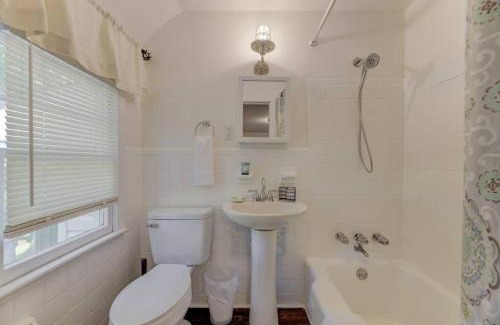 Columbia Apartment | Trim 1B 1BA in Gorgeous Columbia