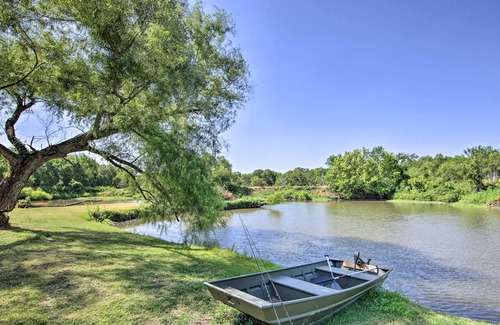 Henderson County Cabin | Trinity River Cabin, 20 Acres, Fishing Pond