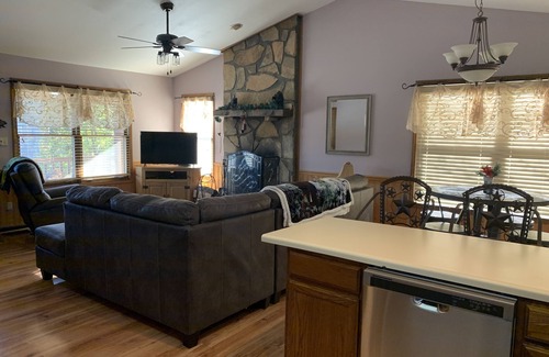 Townsend Cabin | Trinity's Hideaway-Peaceful Side of the Smokies with Views