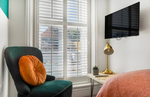 Folkestone Apartment | Triple Room with Private Bathroom