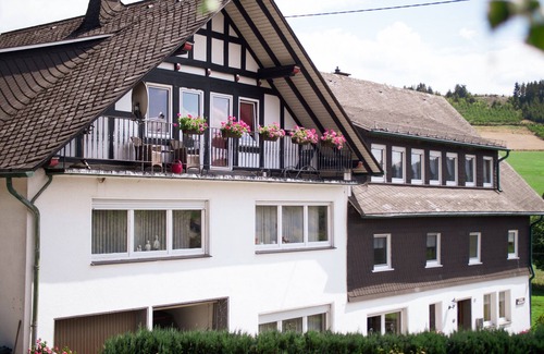 Lennestadt Apartment | Triple room with shower and WC