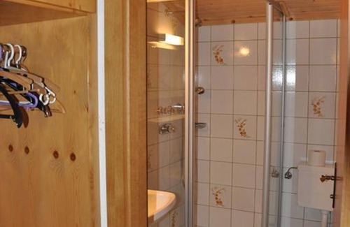 Spital am Pyhrn Bed & Breakfast | Triple room with shower, WC - Pension Nanga Parbat