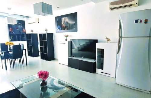 Hortaleza Apartment | Triplex with terrace San Chinarro