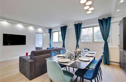 16th Arrondissement Apartment | TROCADERO/EIFFEL TOWER - 3 Bedrooms- All New!