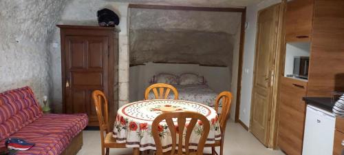 Civray-de-Touraine House | Troglo De Denise