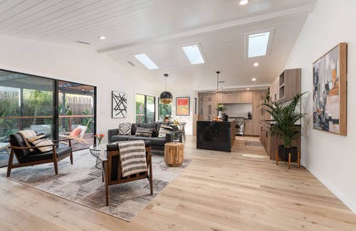 The Mesa House | Tropical Beach Paradise w/Spa ● Steps to Ocean Bluff and Sand ● Pet Friendly