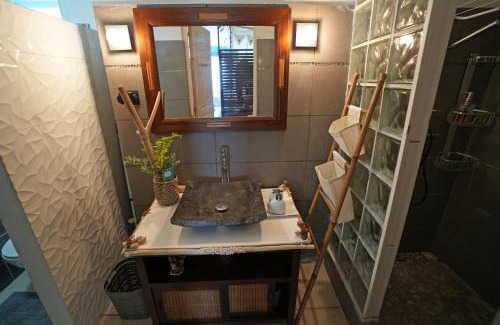 Fort-de-France Apartment | Tropical Beach Studio. Cocon douillet sur les hauteurs de Fort-de-France.