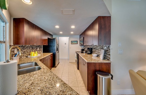 Caloosahatchee House | Tropical charm, swim up table, southern exposure