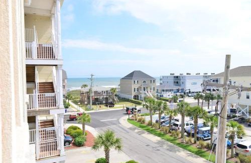 North Myrtle Beach House | Tropical Cherry Grove Ocean View Beach House w Pool