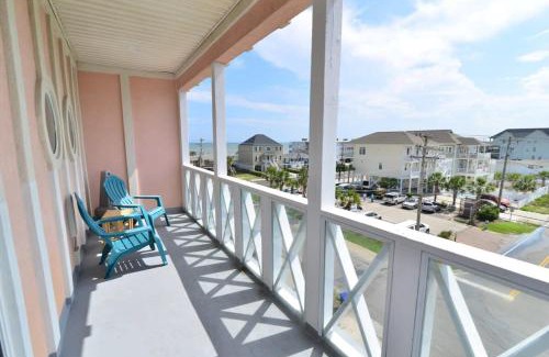 North Myrtle Beach House | Tropical Cherry Grove Ocean View Beach House w Pool
