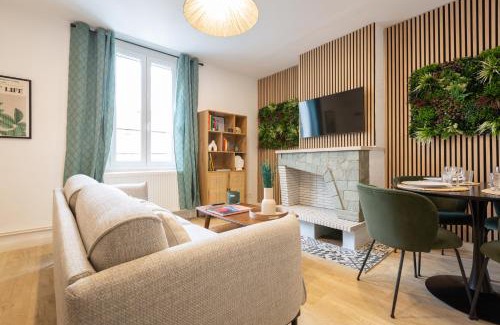 Montlucon Apartment | Tropical Escape near city center Fiber Netflix