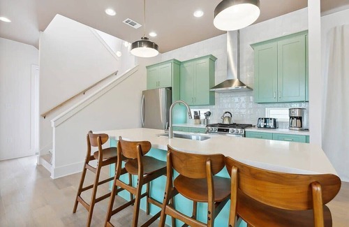 Bayou St. John House | Tropical Escape w/Heated Pool+PKG near JazzFest,FQ